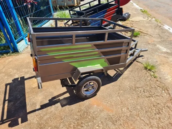"Carretinha pra puxar em moto supermercado etc fechos de molas pra até 300kg fábricamos to