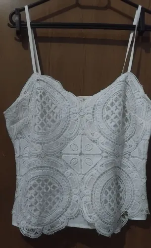 Cropped em renda artesal