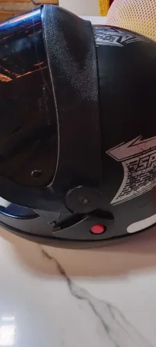 Capacete semi novo 