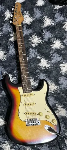 Vendo guitarra Stratocaster