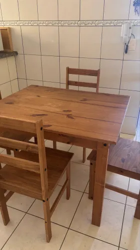 Mesa de madeira 4 lugares