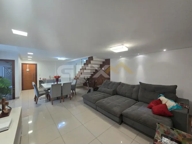 Cobertura Duplex à Venda no Centro em Divinópolis MG.