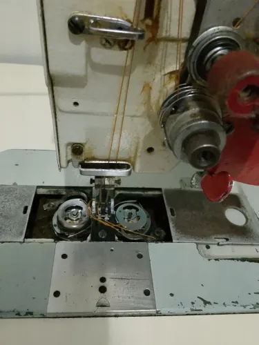 Máquina de 2agulhas,pronta pro uso em perfeito Estado pra trabalhar