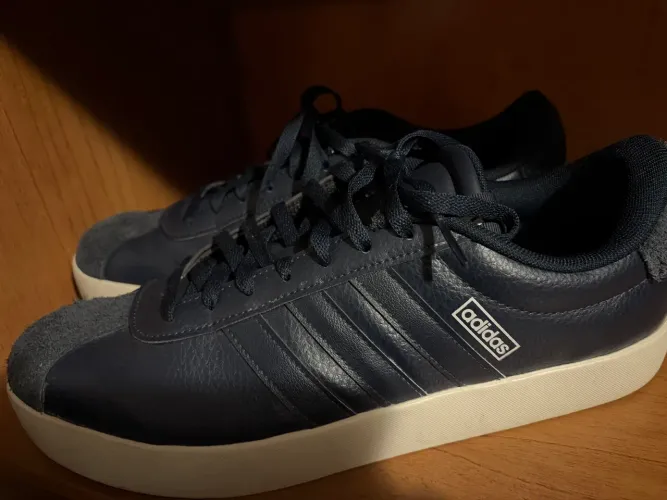 Adidas casual