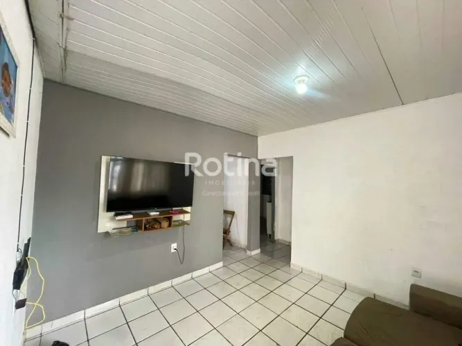 Casa residencial com 2 quartos, quintal e 4 vagas Próximo ao Supermercado Cardoso (São Jo