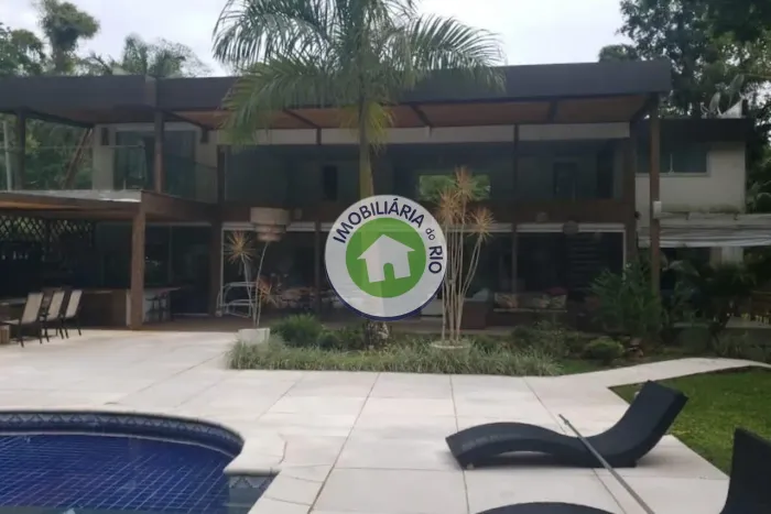 Casa de 1.200m², 6 suítes no condomínio Frade Green - Angra dos Reis