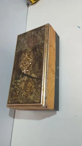 Caixa de música porta-joias em metal  vintage - 19 X 10 x 8 cm - mecanismo não funciona<br>