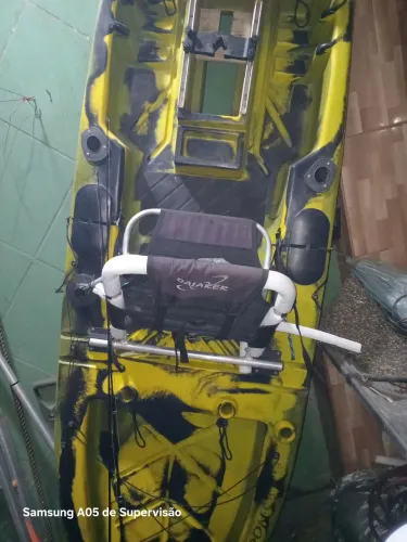 Caiaque tarpon com pedal e motor 