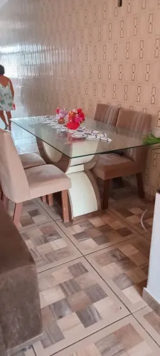 Mesa de vidro com 4 cadeiras
