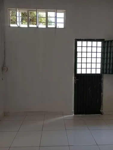 Alugo kitnet bem localizada