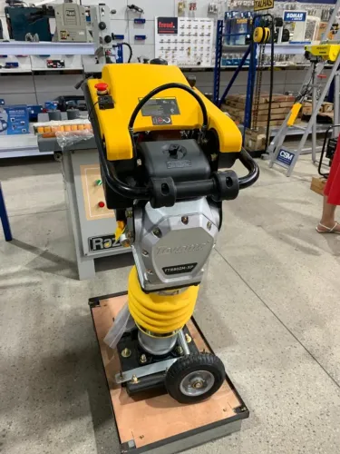 COMPACTADOR DE PERCUSSAO (13,7KN) A GASOLINA 4HP TTR80ZM-XP - TOYAMA