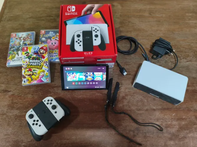 Nintendo Switch Oled Com Três Jogos