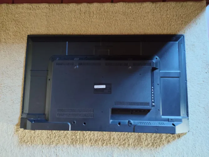 TV para retirada de peças