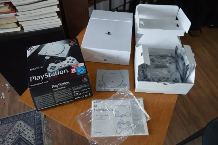 Sony Playstation Classic em estado de novo com pouquíssimo uso