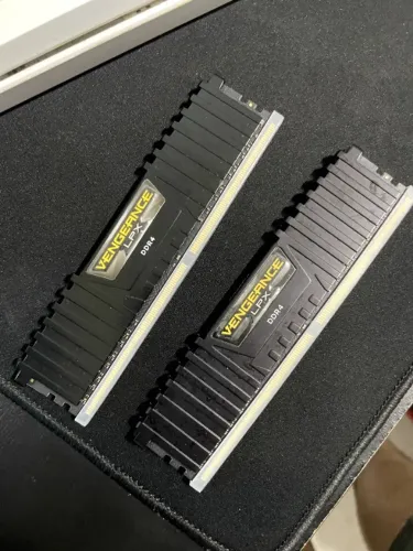 Corsair 8x2 2666Mhz CL16