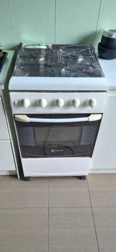 Fogão atlas branco, de 4 bocas, em bom estado.