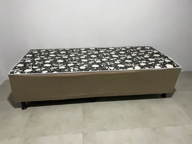 Vende frigobar e cama de solteiro Box