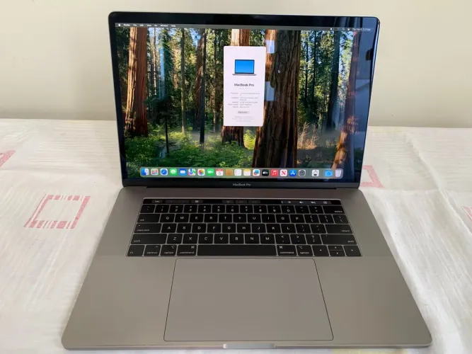 Macbook Pro 2018 / i7 / 16GB RAM / 512GB / 15 Pol