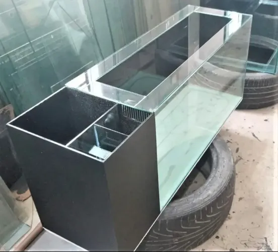 Aquário de 200 litros com sump lateral