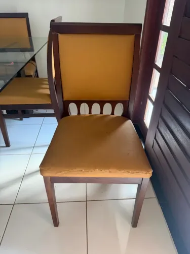 Mesa com 6 cadeiras 