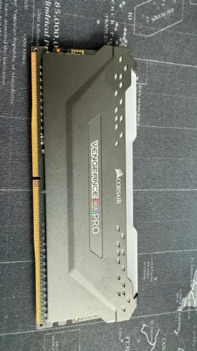 MEMORIA DDR4 1X8GB VENGEANCE RGB PRO