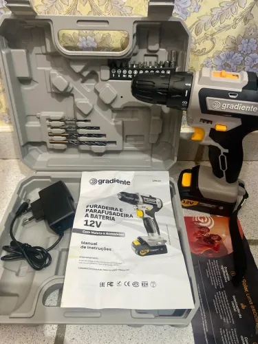 Furadeira e Parafusadeira 12v + Brinde