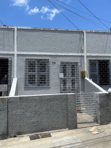 Alugo casa 550,00 com 4 compartimentos no Carlito Pamplona