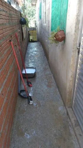 Vendo essa casa na chácara, fica localizada aqui no Mombaça jardim renata