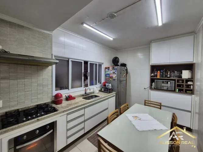 Sobrado em Condomínio de 111m² com 2 Suítes, 2 Vagas no Centro de Osasco.
