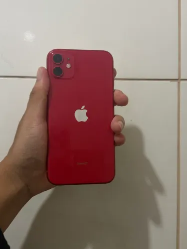 Vendo iPhone 11 128GB vermelho