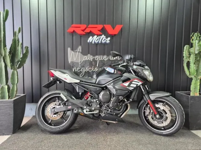YAMAHA XJ6 N 2015