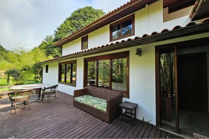 Refúgio Luxuoso: Casa de Campo em Córrego de Santo Antônio / São Pedro da Serra a venda
