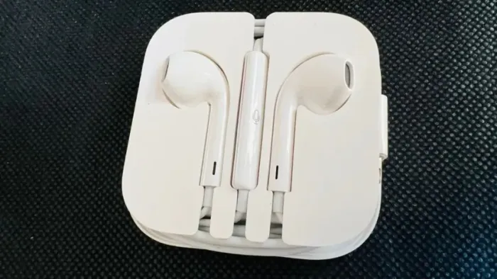 Fone de Ouvido Apple original EarPods Intra-Auricular com Conector Lightning Branco