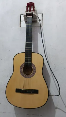 Violão Elétrico regulado por um profissional, com elétrica 100% e cordas na altura certa!