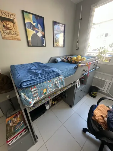 Cama alta multifuncional solteiro