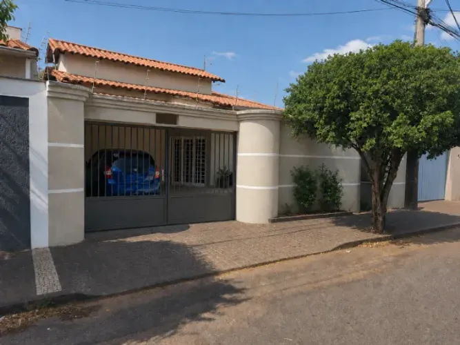 Casa à venda em Carapicuíba