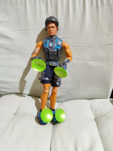 Boneco Max Steel Escalador De Montanha Com Ventosas Mattel 30cm