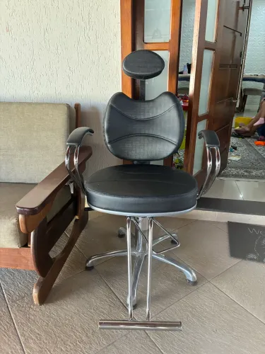Cadeira Hidráulica para Salão de Beleza ou Barbearia - Ótimo Estado