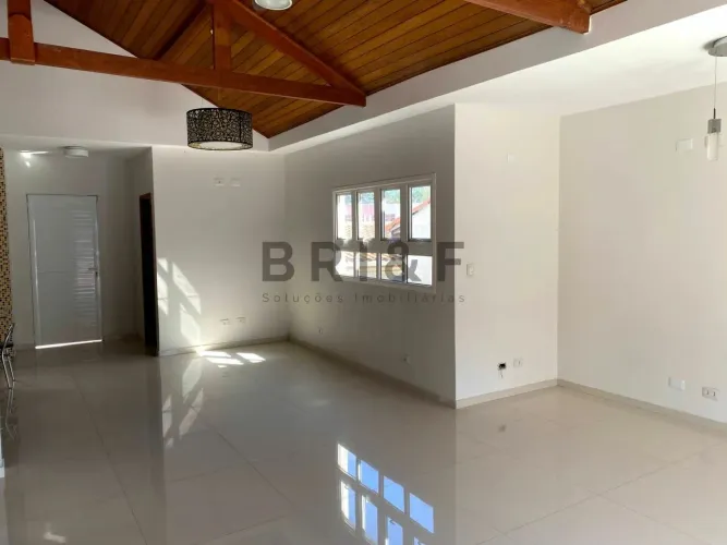 CASA À VENDA NA VILA DAS MERCÊS, 400M², 3 DORMITÓRIOS (1 SUITE), 3 VAGAS