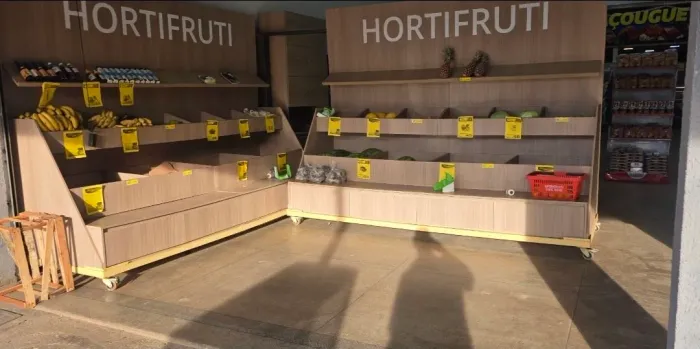 2 Expositores de Hortifruti