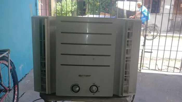 Ar condicionado, 7.500 btus, 110 volts, funcionando perfeitamente