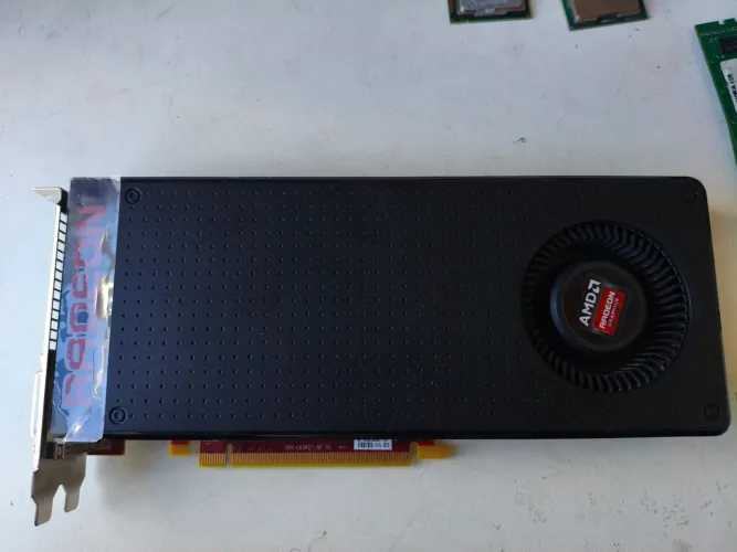 Paca de vídeo R9 370 4gb (no estado )