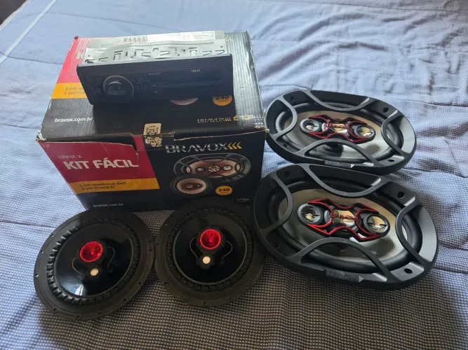 kit som automotivo bravox 6" + 6x9" + rádio multilaser