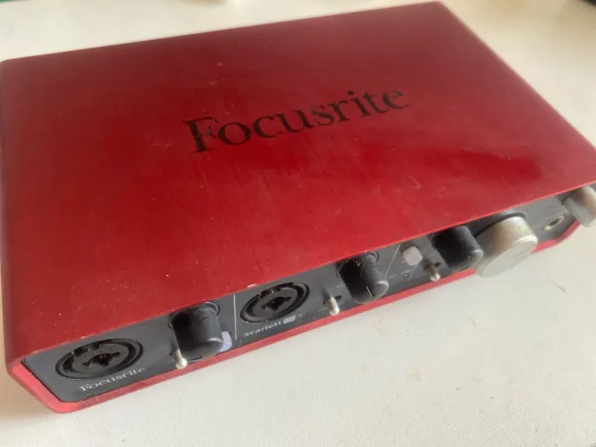 Interface de áudio Focisrite 2i4 gen 2