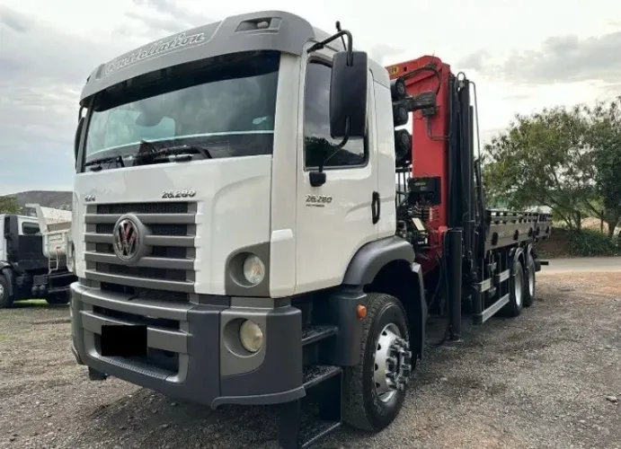 Vw 26-280 2015 6x4 com munck 45 ton 