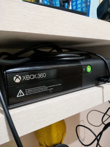 Xbox 360 Super Slim Original 250 GB + Kinect + 2 Controles Originais + 6 Jogos