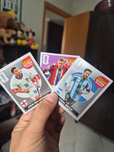 Figurinhas Legend Copa do Mundo 2026 Prata Messi e Bellingham e Haaland Roxo