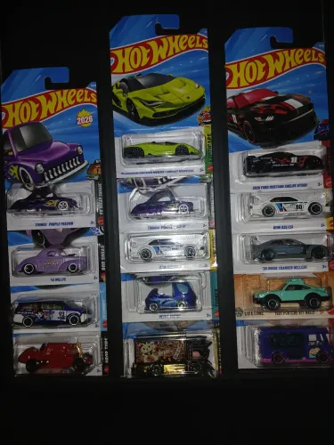 Não Perca Hotwheels há R$ 30.00 qualquer modelo cada.