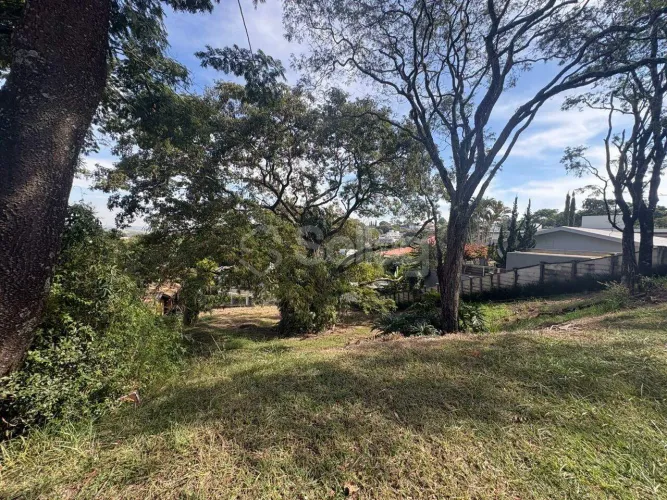 Terreno á venda no Condomínio Estância Marambaia, em Vinhedo, interior de São Paulo.