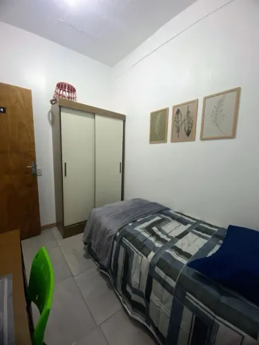Quarto no centro de Porto Alegre